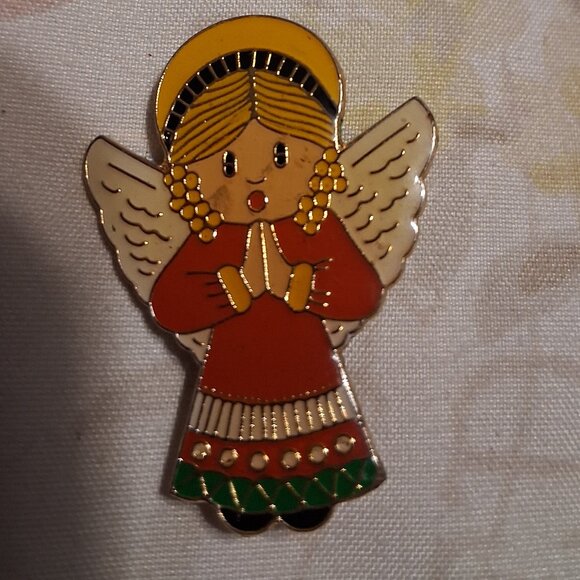 PRAYING ANGEL BROOCHplease no more discounts stuggling mama/disabled vet. - Picture 1 of 1